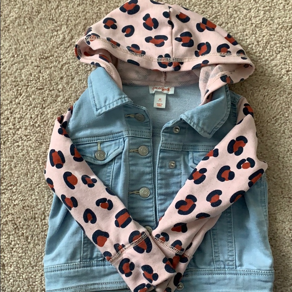 Jean jacket with hood and sleeves